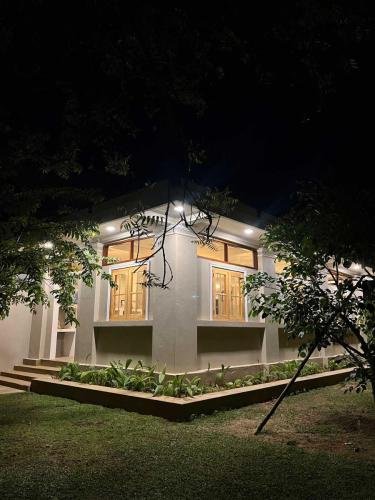 Paradise-Garden-Hotel-Night